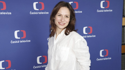 Veronika Khek Kubařová: Nejkrásnější úsměv českého showbyznysu a romanticky vzdušné looky