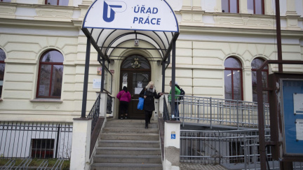 Nezaměstnanost v EU v březnu zůstala na 5,8 procenta, nejnižší je v Česku