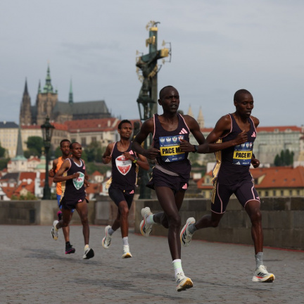 Pražský maraton, který odstartuje dnes v 9:00 ze Staroměstského náměstí, omezí dopravu v centru.