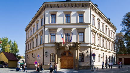 Lidé dnes mohou navštívit sídla Poslanecké sněmovny, Senátu a nedaleký Lichtenštejnský palác na Kampě