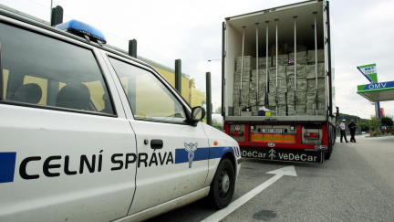 Řidič na Litoměřicku převážel eura za téměř dva miliony Kč, původ celníkům nevysvětlil