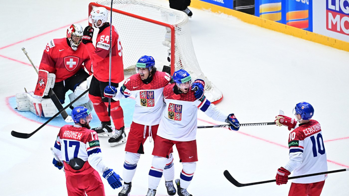 Hokejisté vstoupili do MS výhrou nad Švýcary 5:4 v prodloužení, rozhodl Červenka