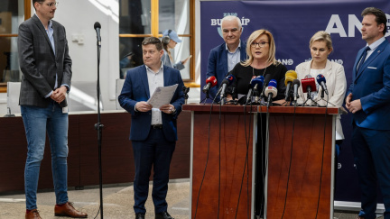 Podpora ANO dál klesla, nyní by mělo 30,7 %, Spolu posílilo na 20,2 %