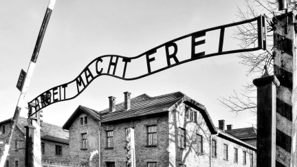 Zapomenutý hrdina, který se nechal dobrovolně poslat do Osvětimi. Znáte jeho jméno?