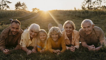 Pravda o společném bydlení prarodičů, rodičů a dětí: Láska, nebo boj o ovladač?