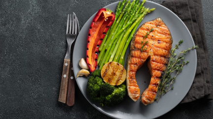 Musíte při keto dietě udržovat kalorický deficit?