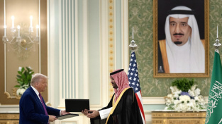 Trump a saúdský princ podepsali investiční dohodu za 600 miliard dolarů