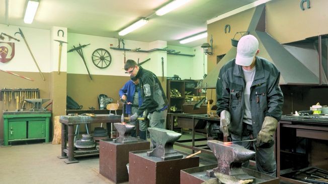 Praxe místo tabule: ISŠTE Sokolov připravuje žáky na skutečný svět