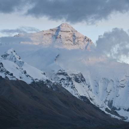 Everest znovu zabíjel: Kolik jich už nikdy nesestoupilo?