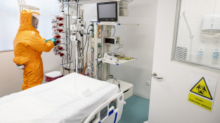Muž na Bulovce s podezřením na nebezpečnou nákazu je ve stabilizovaném stavu