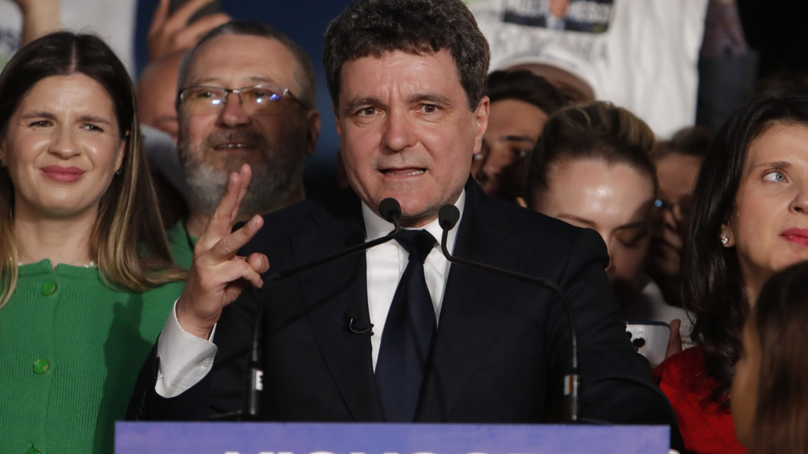 K vítězství v prezidentských volbách v Rumunsku míří podle odhadů primátor Dan