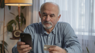 Průměrný důchod vzroste o 304 Kč, k tomu důchodci dostanou jednorázově 2000 Kč
