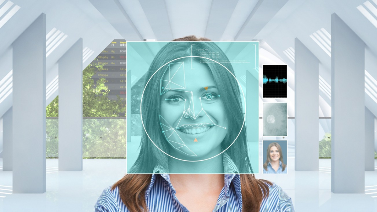 Letištní skener nepoznal ženu kvůli make-upu: Co musela udělat, aby mohla odletět, vás pobaví