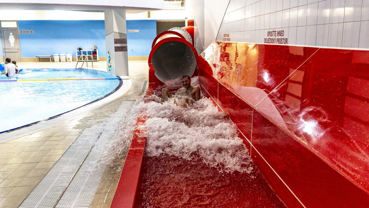 V polském akvaparku byli dopadeni Čech a Slovák, kteří si podvodem obstarali jídlo zdarma.