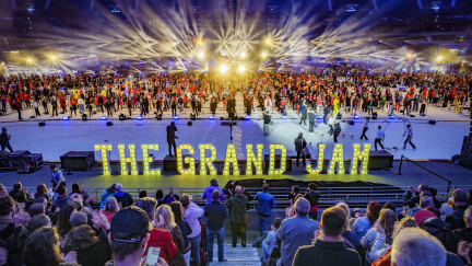 Více než 1200 hudebníků vytvořilo ve Frankfurtu rekordně velkou rockovou kapelu