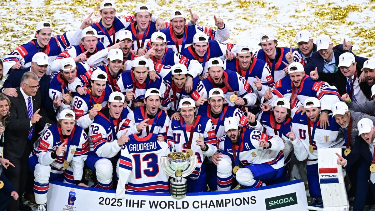 Hokejisté USA jsou po 65 letech mistry světa, Švýcary porazili 1:0 v prodloužení