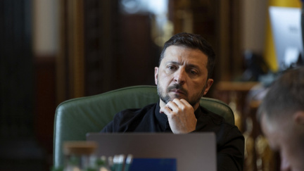Rusko shromažďuje přes 50.000 vojáků poblíž Sumské oblasti, řekl Zelenskyj