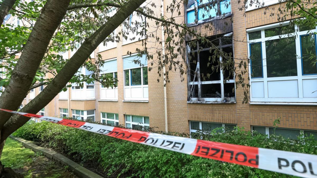 Při požáru nemocnice v Hamburku zahynuli tři lidé, podle policie šlo o žhářství
