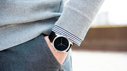 Pánské hodinky, které ovládnou jaro a léto 2025 – co teď nejvíc frčí?