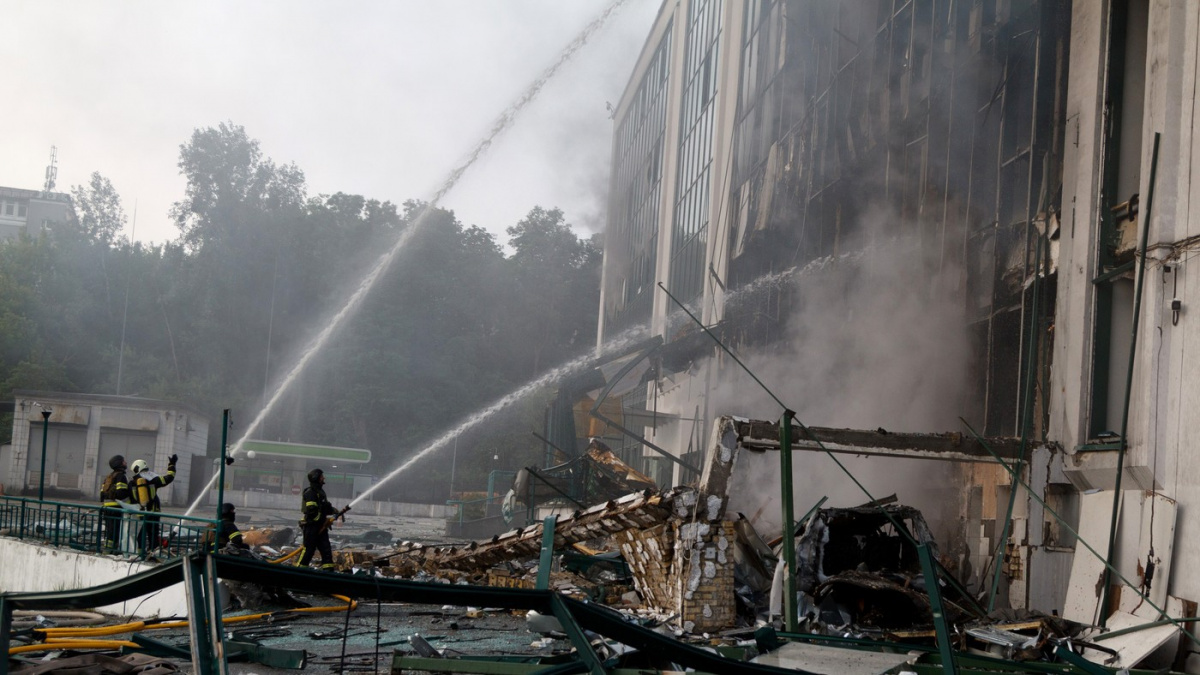 Kyjev čelil nočním úderům, podle Zelenského to byl jeden z největších útoků