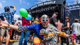 Včera začal v Hradci Králové hudební festival Rock for People, pokračuje do neděle.