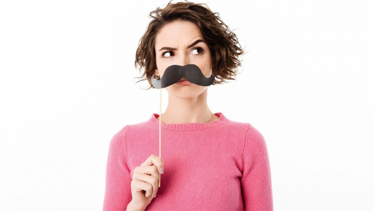 Sbohem, tykadla! Jak se zbavit ženského knírku – co (ne)funguje a proč