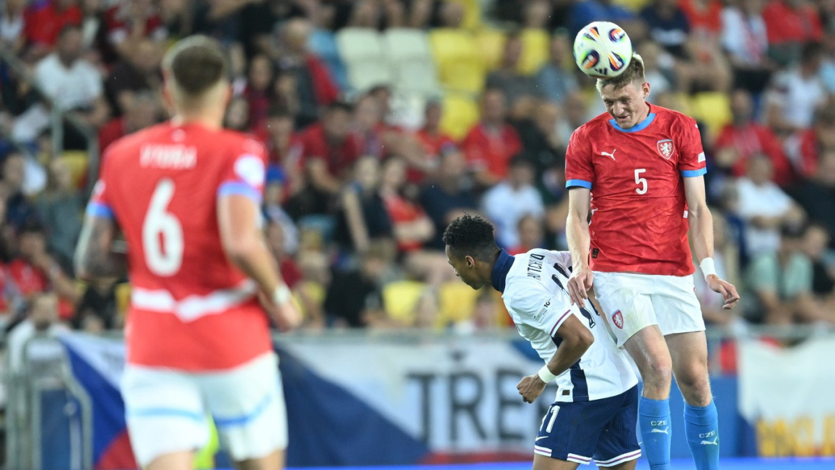 Fotbalová jednadvacítka na úvod ME podlehla 1:3 obhájcům titulu Angličanům