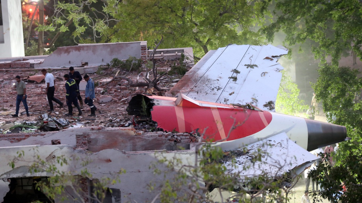 Pád indického letadla mířícího do Británie zázrakem přežil jeden pasažér