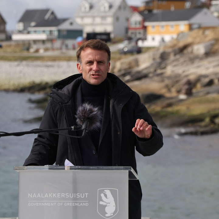 Macron přijel do Grónska, aby za Francii a EU podpořil nezávislost ostrova