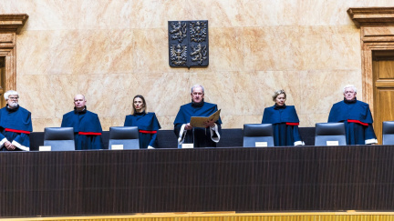 Ústavní soud odmítl návrh ANO a potvrdil přísnější podmínky předčasných důchodů