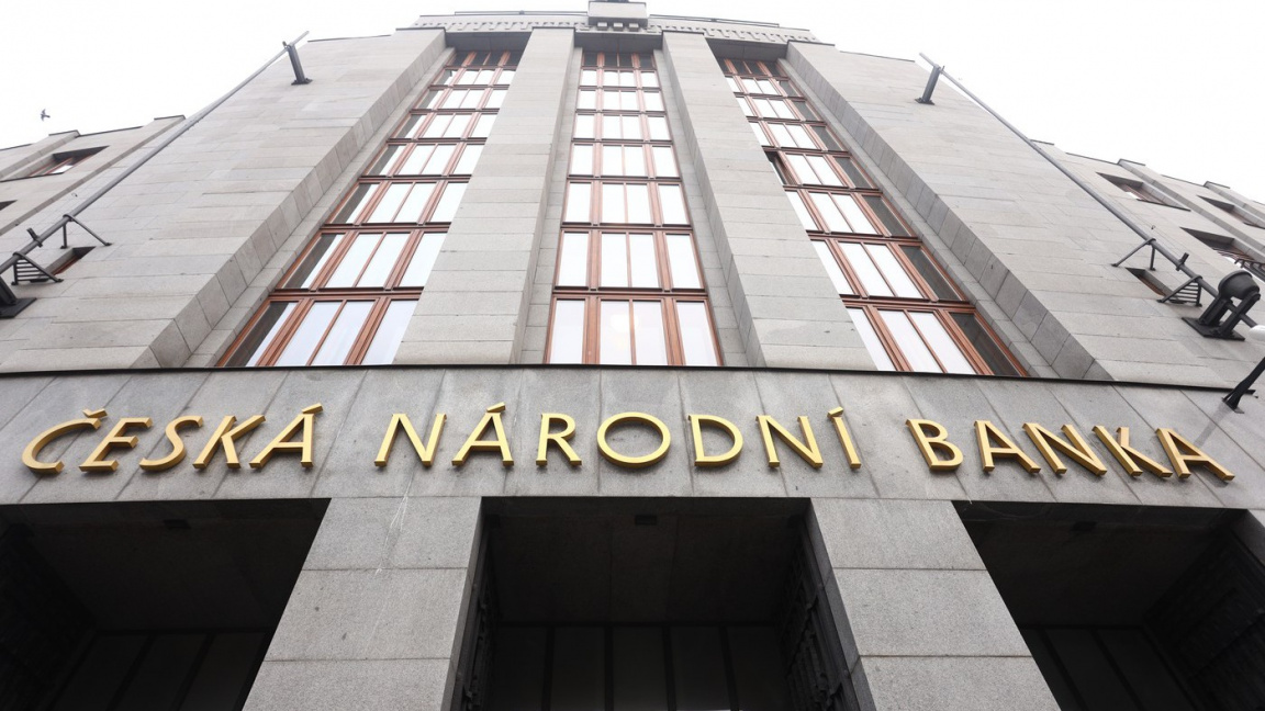 ČNB: Dluhy domácností u bank v květnu stouply na 2,446 bilionu korun