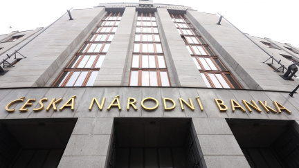 ČNB: Dluhy domácností u bank v květnu stouply na 2,446 bilionu korun