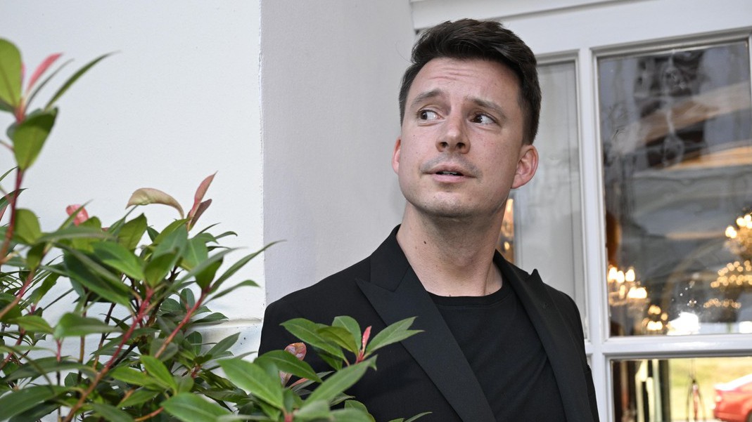 Kašák se vrací do televize na tenkém ledě: "Udělá jednu chybu a letí"