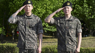 Korejská popová skupina BTS vydá první album po vojenské službě jejích členů