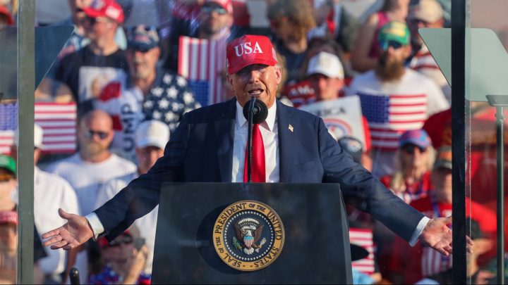 Spojené státy dnes začnou rozesílat dopisy s novou výší cel, řekl Trump