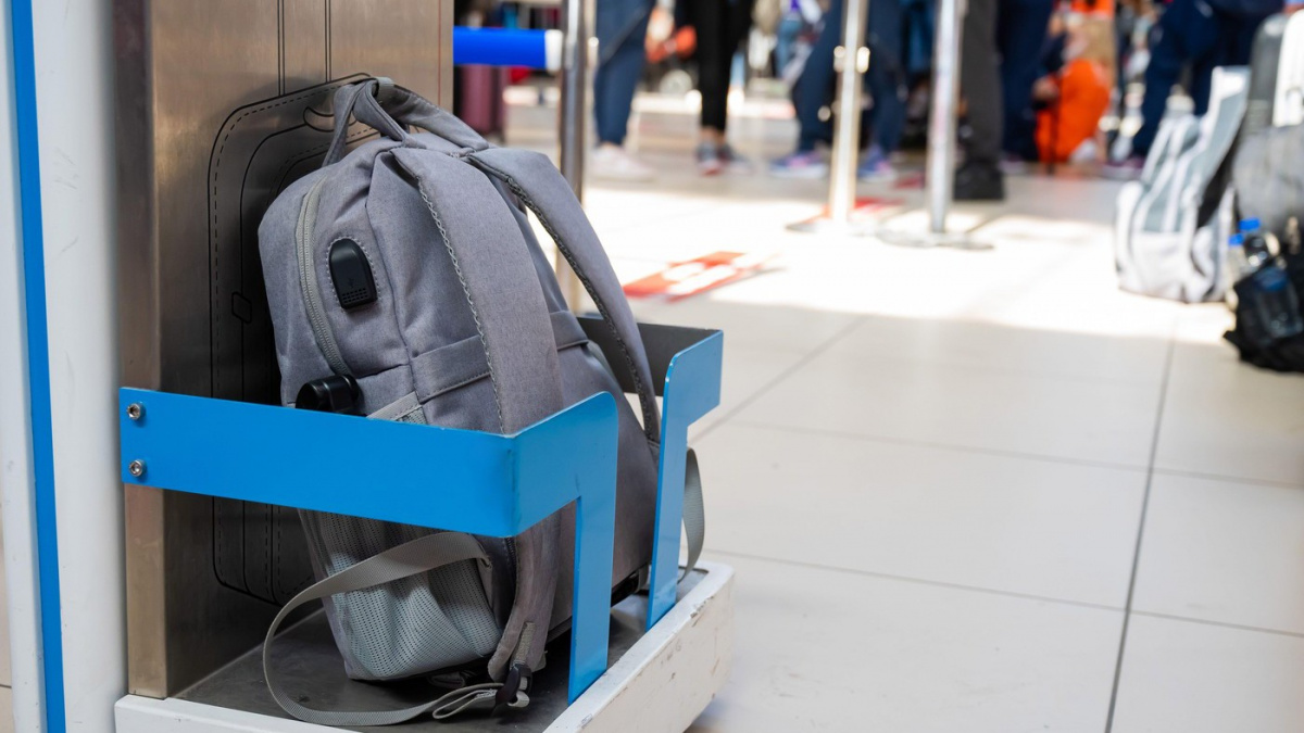 Zavazadla pod dohledem: Jak letiště vydělávají na centimetrech navíc - a na vás