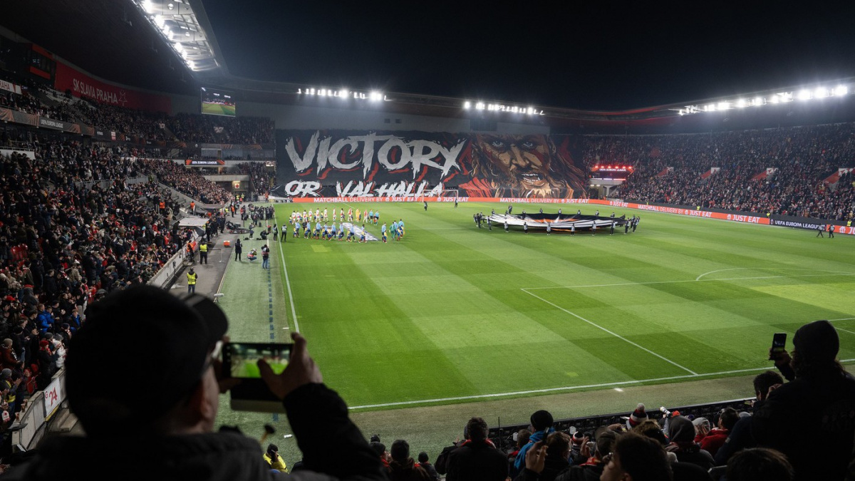 Slavia nesmí mít na úvod Ligy mistrů plný stadion, UEFA potvrdila trest