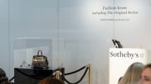 První kabelka Birkin od Hermès byla vydražena v Paříži za 8,6 milionu eur
