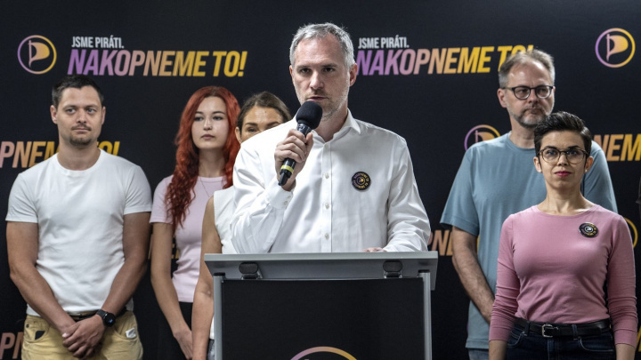 Piráti chtějí podpořit rodiny slevou na poplatníka i nižším DPH na základní věci