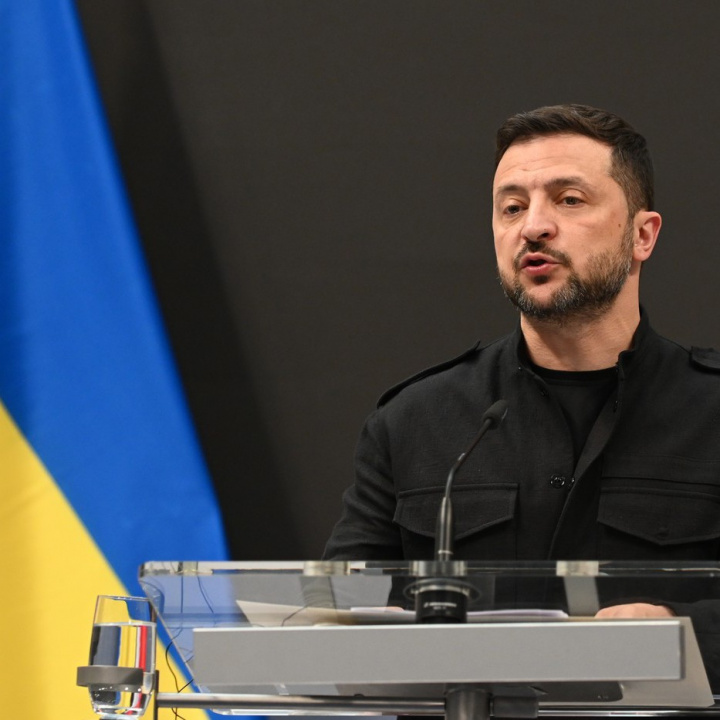 USA obnovily dodávky vojenské pomoci Ukrajině, řekl Zelenskyj