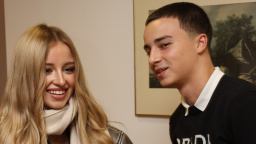 Při čem ho přistihli? Přítel Korduly Stropnické s jinou dívkou na večírku: Schovával tvář a utíkal před fotografy