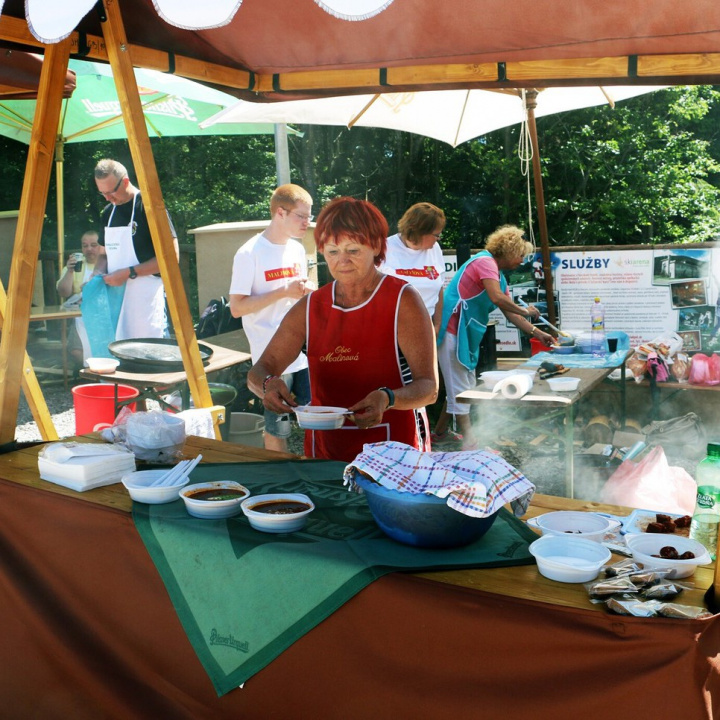 Gulášfest ve Valašském Meziříčí opět nabídne k ochutnání desítky druhů gulášů