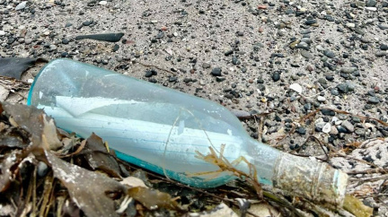 Z moře až k srdci: Vzkaz v lahvi spojil dva světy po třinácti letech