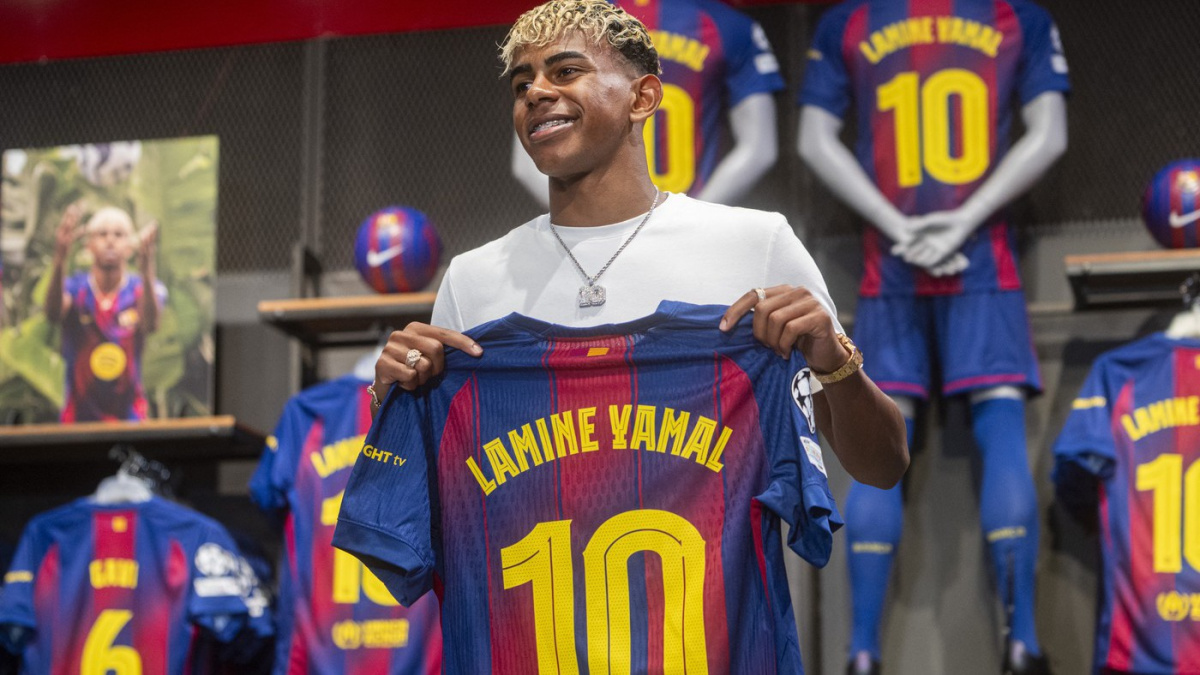 Yamal bude hrát v Barceloně s číslem 10, jako Maradona či Messi