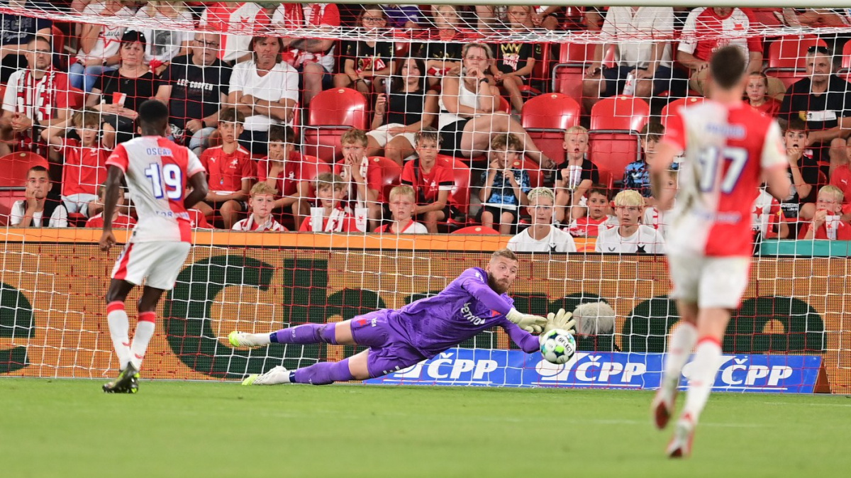 Fotbalisté Slavie na úvod ligové sezony jen remizovali s Hradcem Králové 2:2