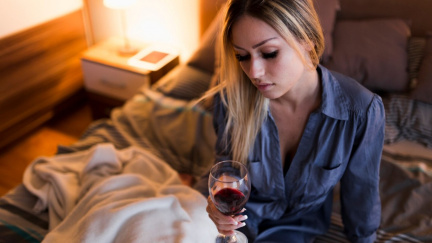 Máte problém s alkoholem? Pokud vykazujete tyto příznaky, pak ano