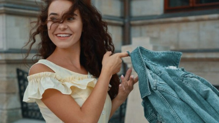 I ve spěchu upravená? Je to možné: Tyhle módní kousky vám zachrání outfit i celý den