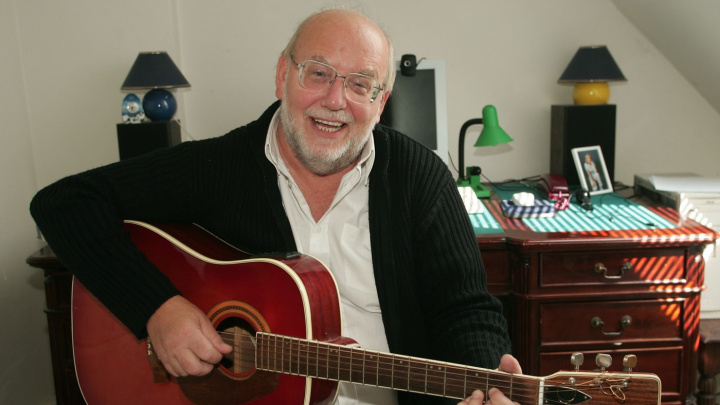 "Stáří je strašný nesmysl." Milovaný písničkář by rád zpíval dál, ale nejde to