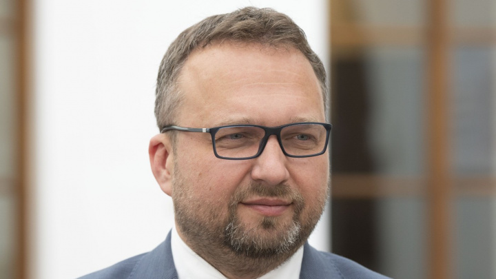 Mzdy ve státní sféře raketově porostou: Jurečka slibuje až 13 % navrch