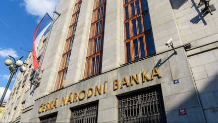 ČNB: Dluhy domácností u bank v červnu stouply na 2,464 bilionu Kč